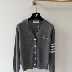  TB新品🆕🆕 V领长袖开衫💗💗实拍图🆕🆕三色3码  TB新品🆕🆕 V领长袖开衫💗💗实拍图🆕🆕三色3码