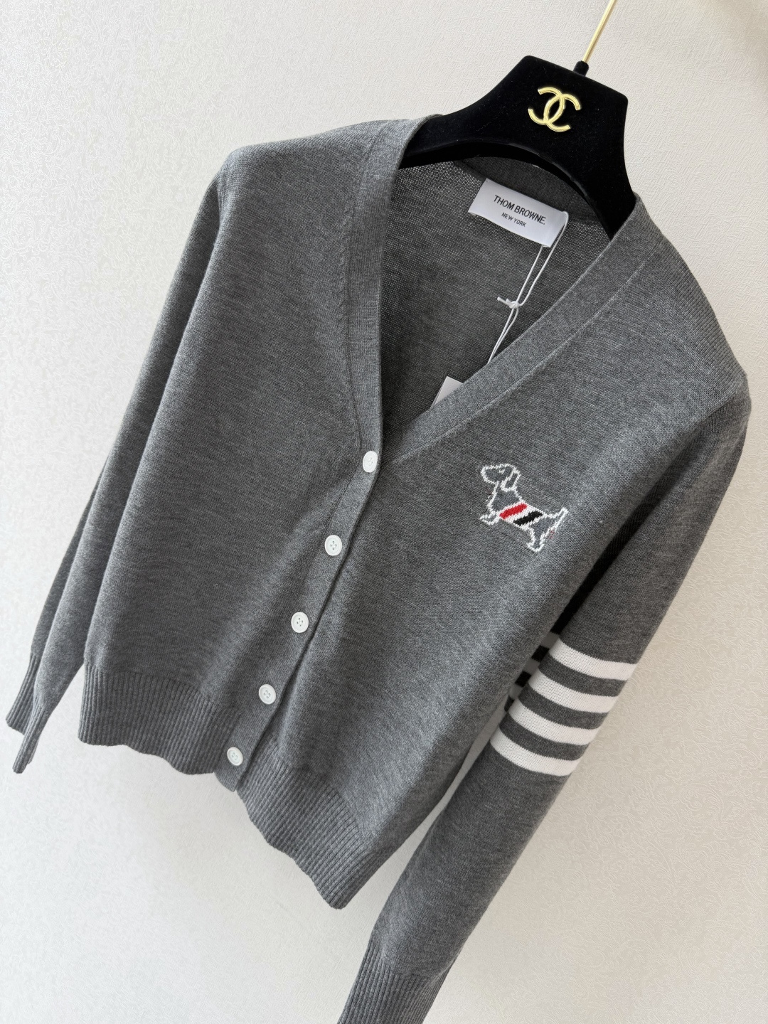 ￼ TB新品🆕🆕 V领长袖开衫💗💗实拍图🆕🆕三色3码