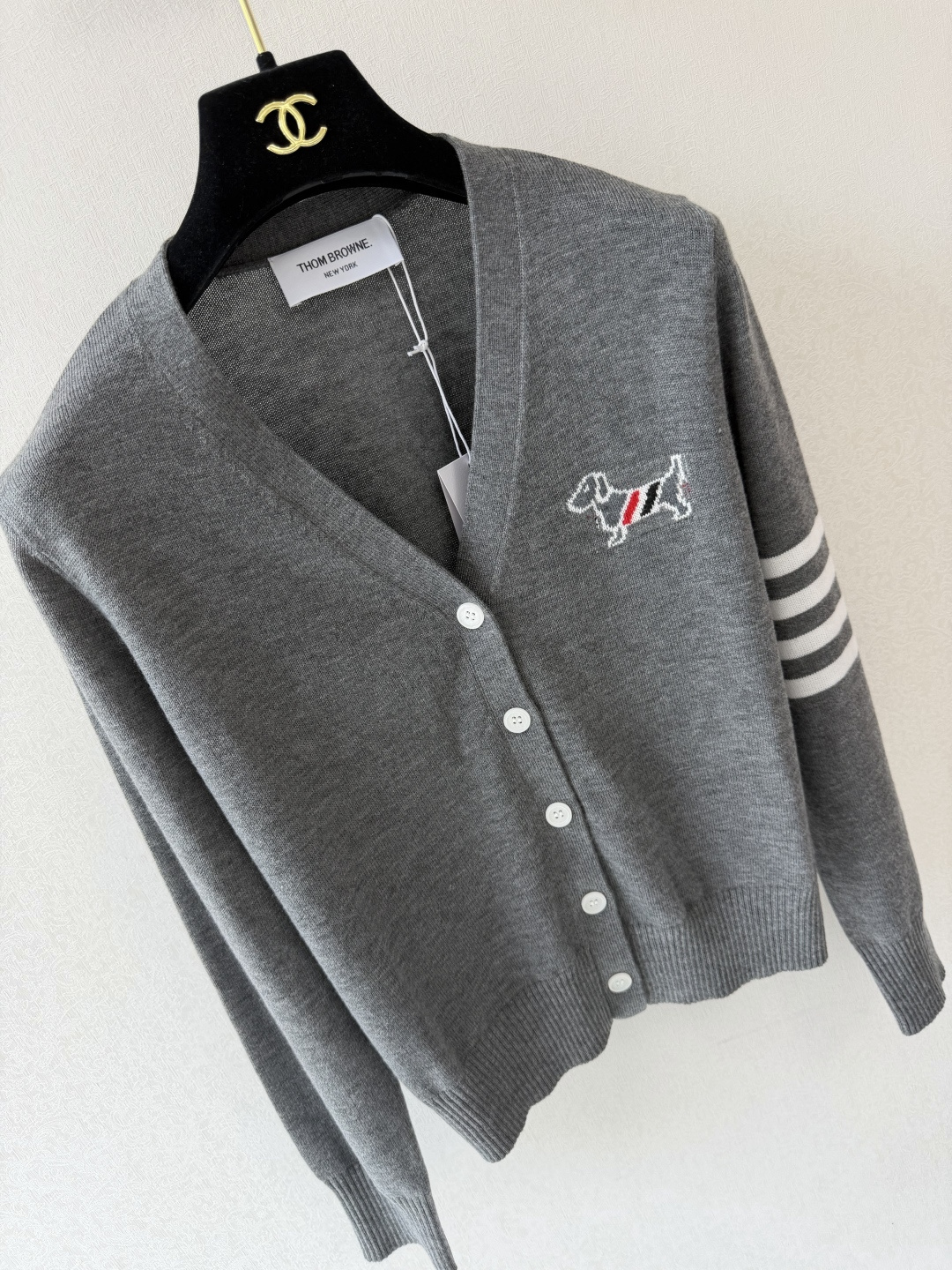 ￼ TB新品🆕🆕 V领长袖开衫💗💗实拍图🆕🆕三色3码