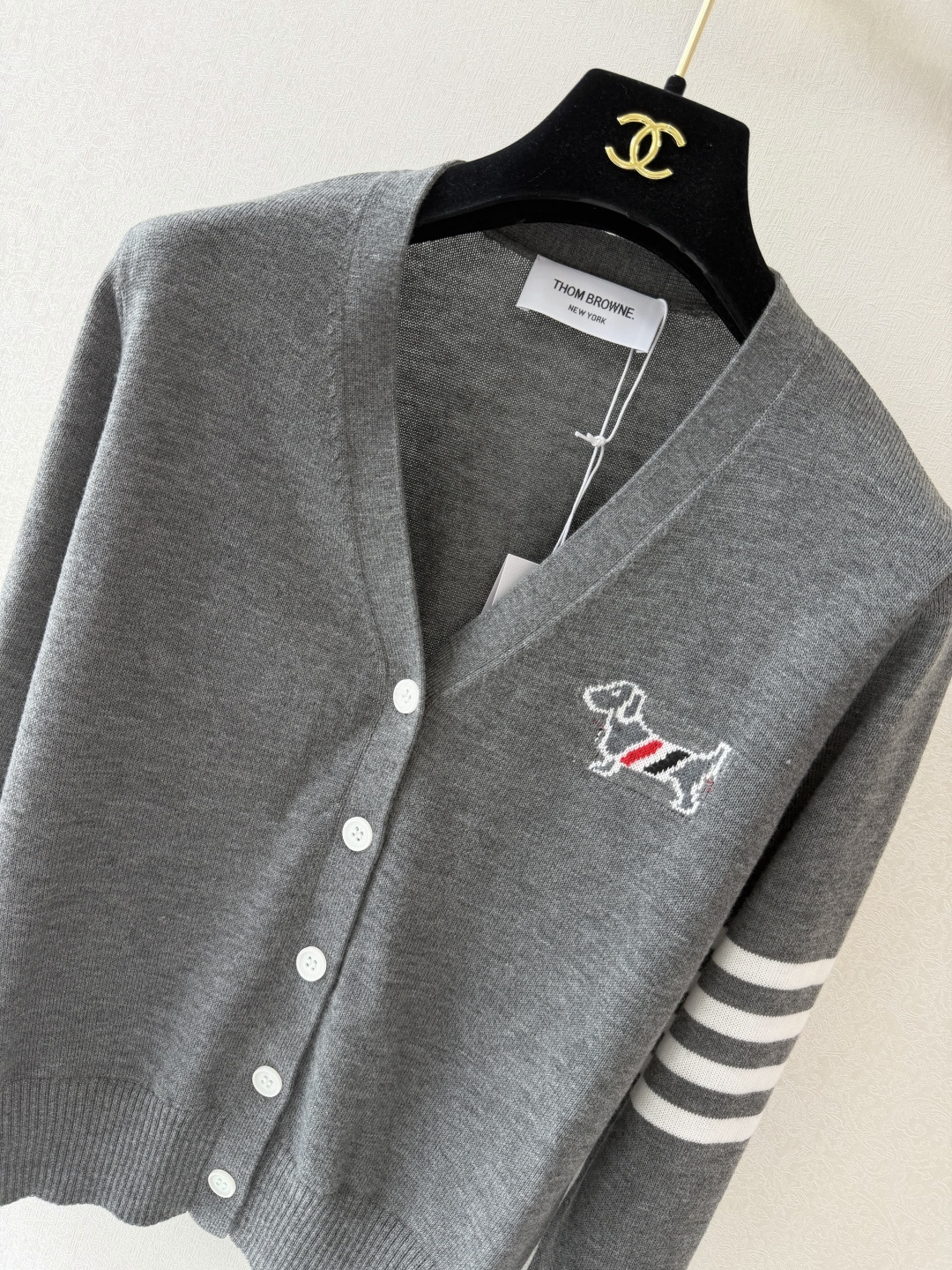 ￼ TB新品🆕🆕 V领长袖开衫💗💗实拍图🆕🆕三色3码