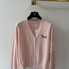 TB新品🆕🆕 V领长袖开衫💗💗实拍图🆕🆕三色3码 TB新品🆕🆕 V领长袖开衫💗💗实拍图🆕🆕三色3码