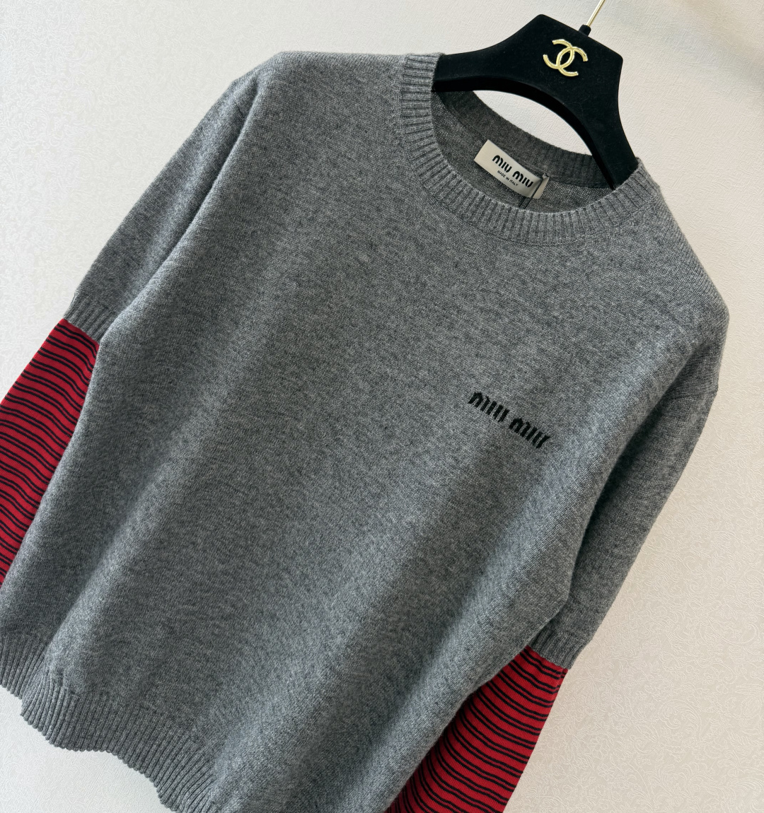 缪缪新品🆕🆕 圆领长袖💗💗实拍图🆕🆕两色3码