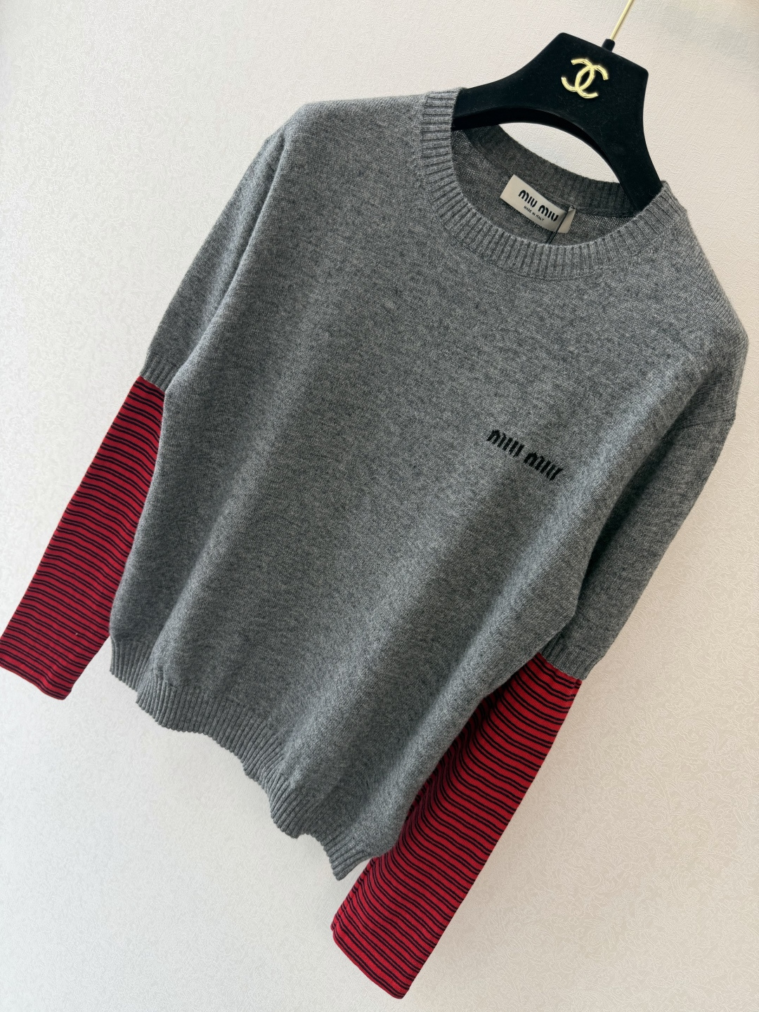 缪缪新品🆕🆕 圆领长袖💗💗实拍图🆕🆕两色3码
