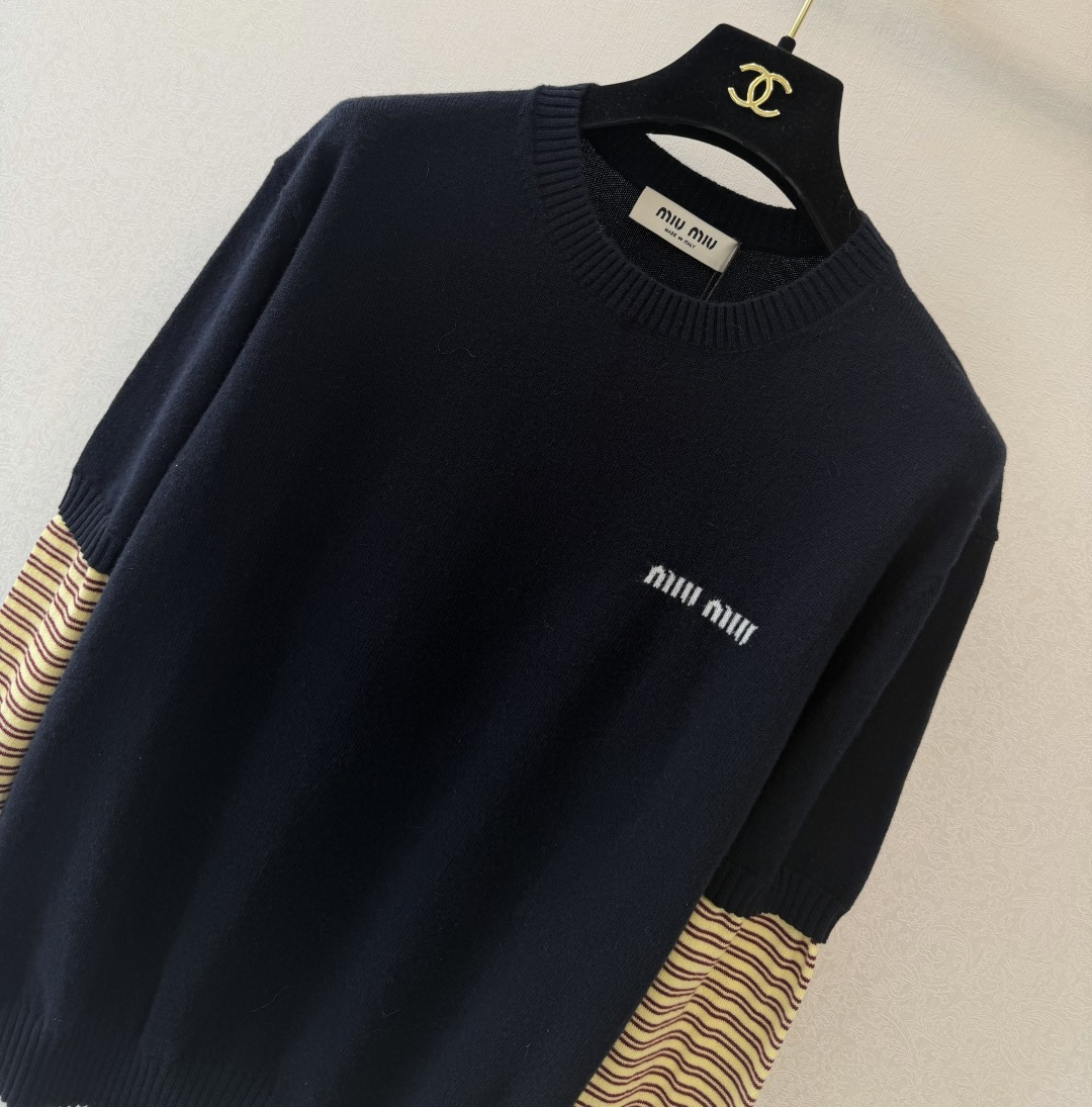 缪缪新品🆕🆕 圆领长袖💗💗实拍图🆕🆕两色3码