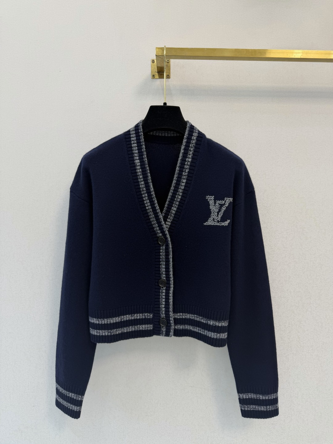 LV高版本新品🆕🆕 V领开衫💗💗实拍图🆕🆕
