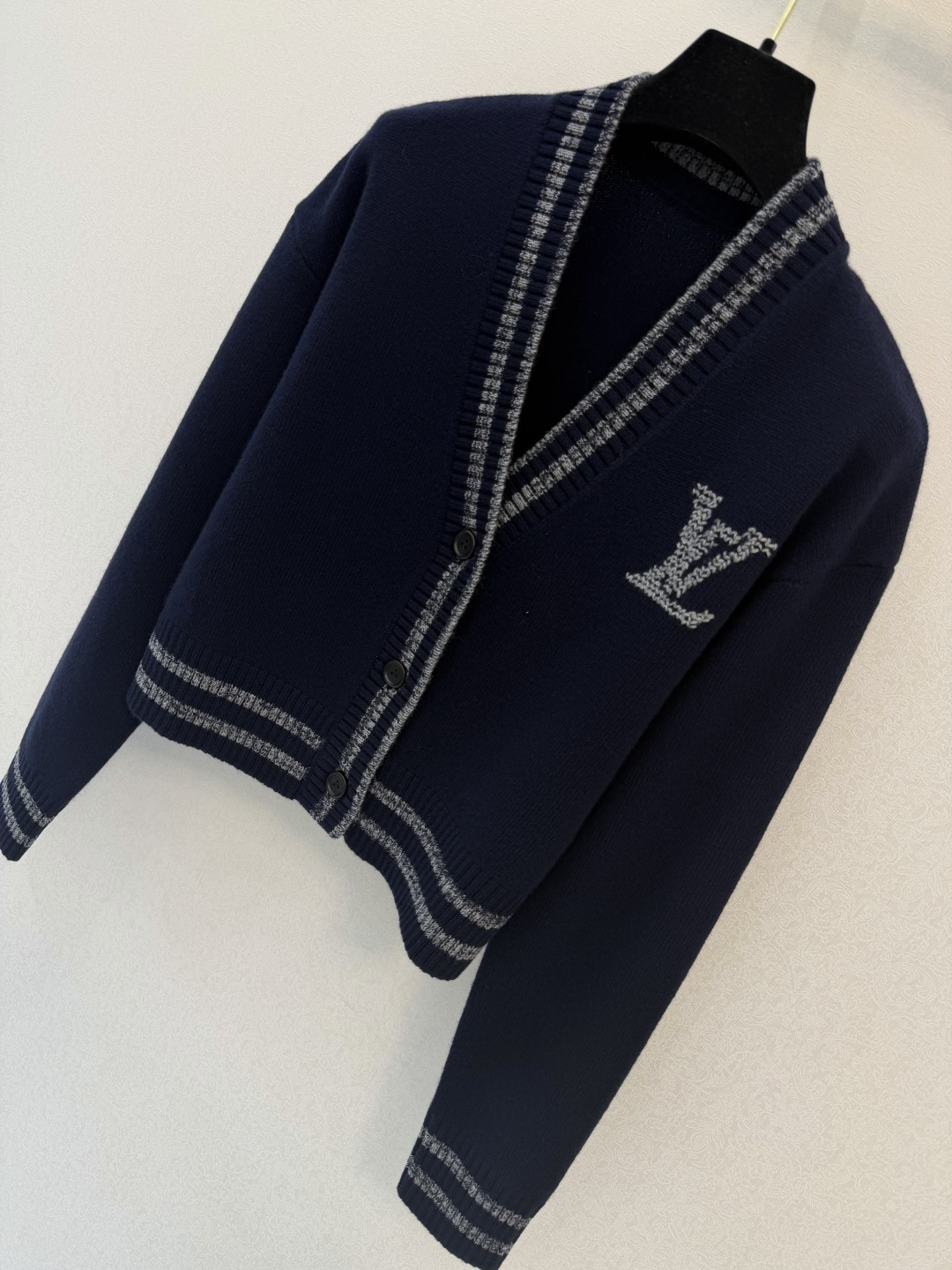 LV高版本新品🆕🆕 V领开衫💗💗实拍图🆕🆕