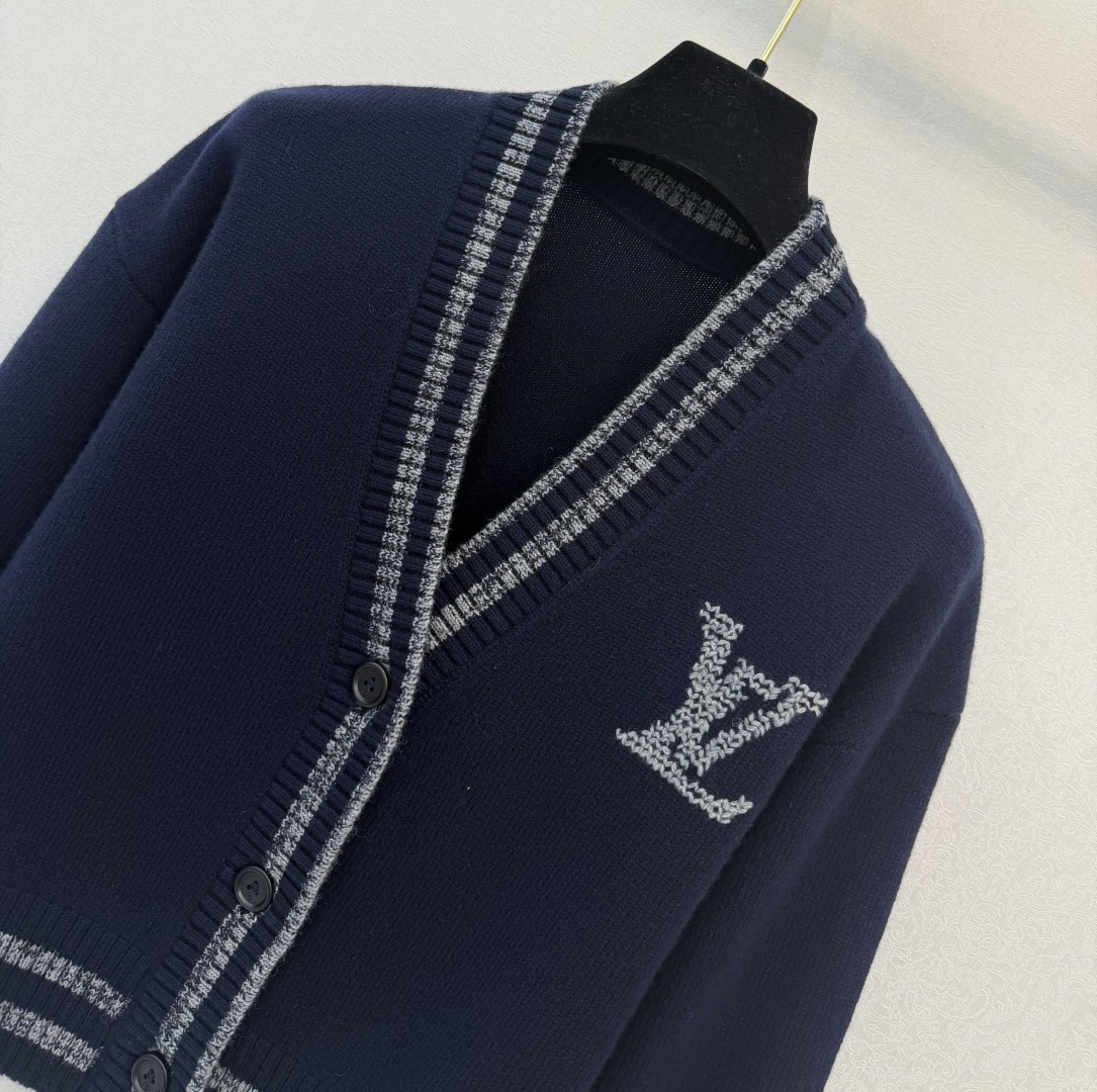 LV高版本新品🆕🆕 V领开衫💗💗实拍图🆕🆕