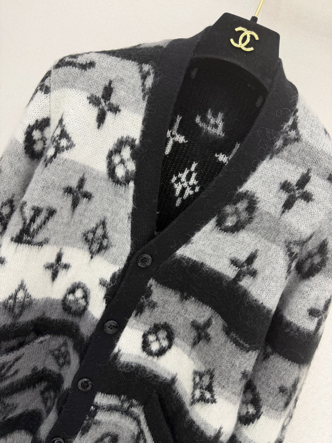 LV经典爆款🆕🆕 V领开衫💗💗实拍图🆕🆕