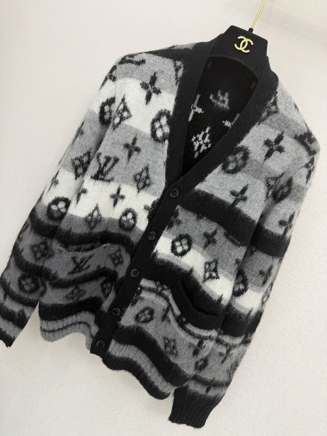 LV经典爆款🆕🆕 V领开衫💗💗实拍图🆕🆕
