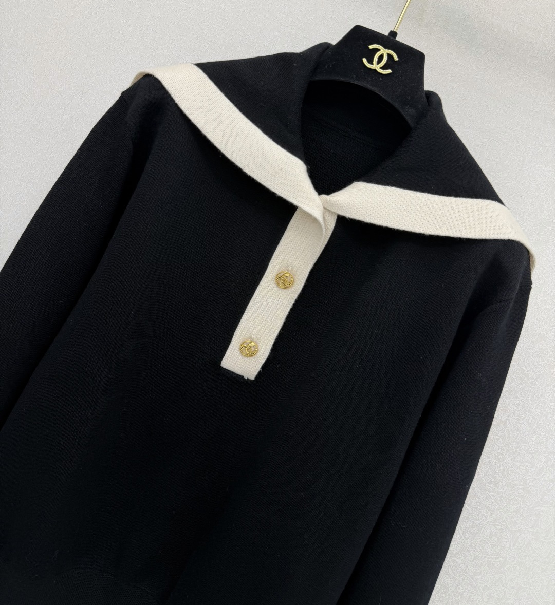 ￼ ￼ 小香高版本新品🆕🆕 海军领半开衫💗💗实拍图🆕🆕两色3码