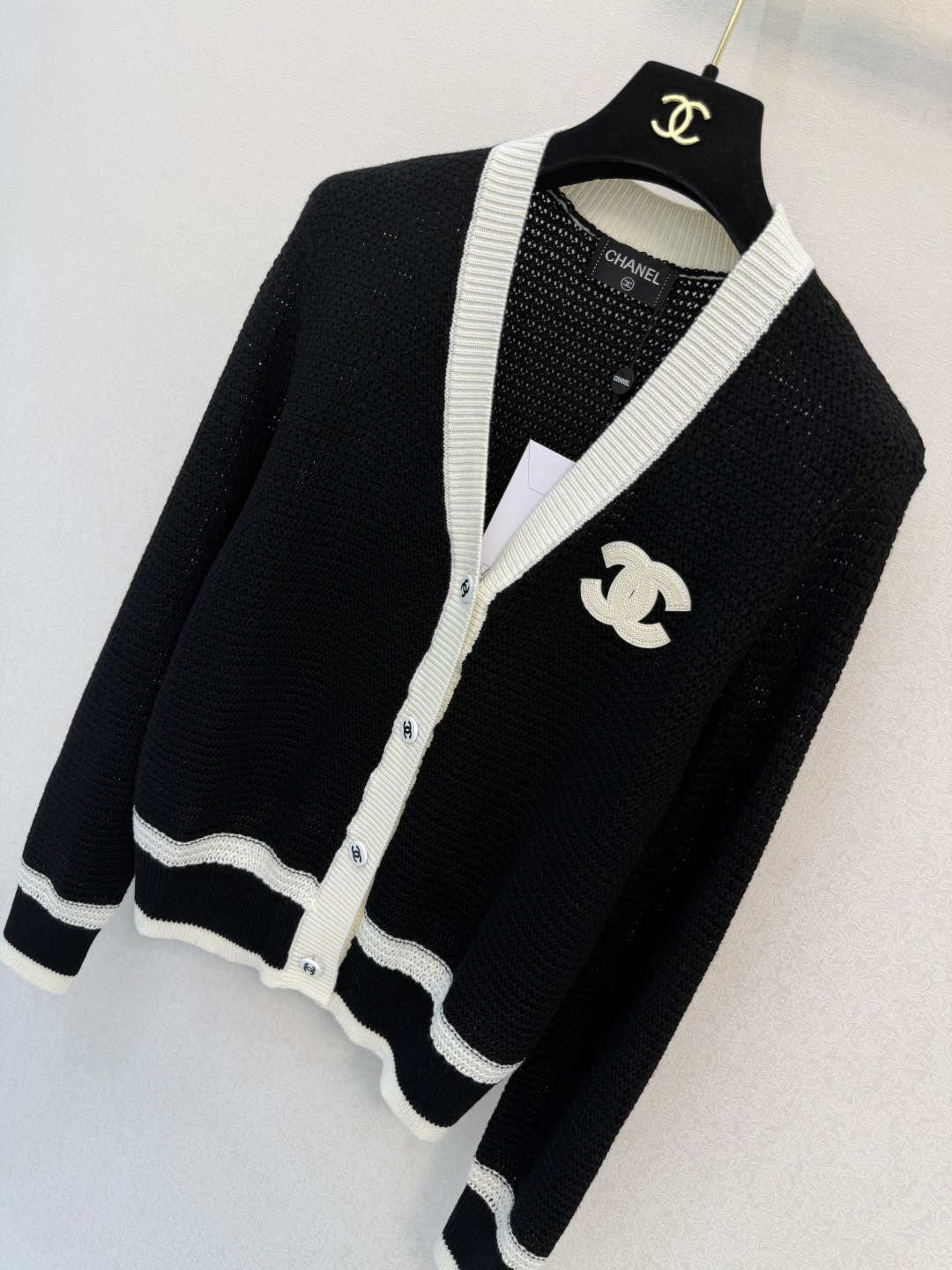小香新品🆕🆕 V领开衫💗💗实拍图🆕🆕两色3码
