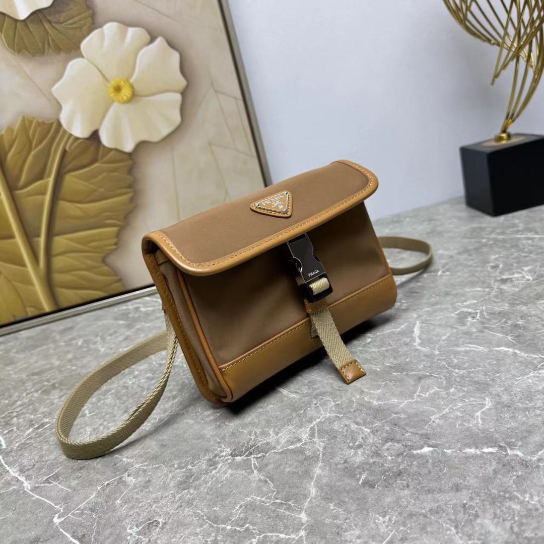 Prada Mini Messenger Bag, Stylish and Versatile, 18x12.5x2cm Brown 5 cmp i1742627342884 1564 0 3