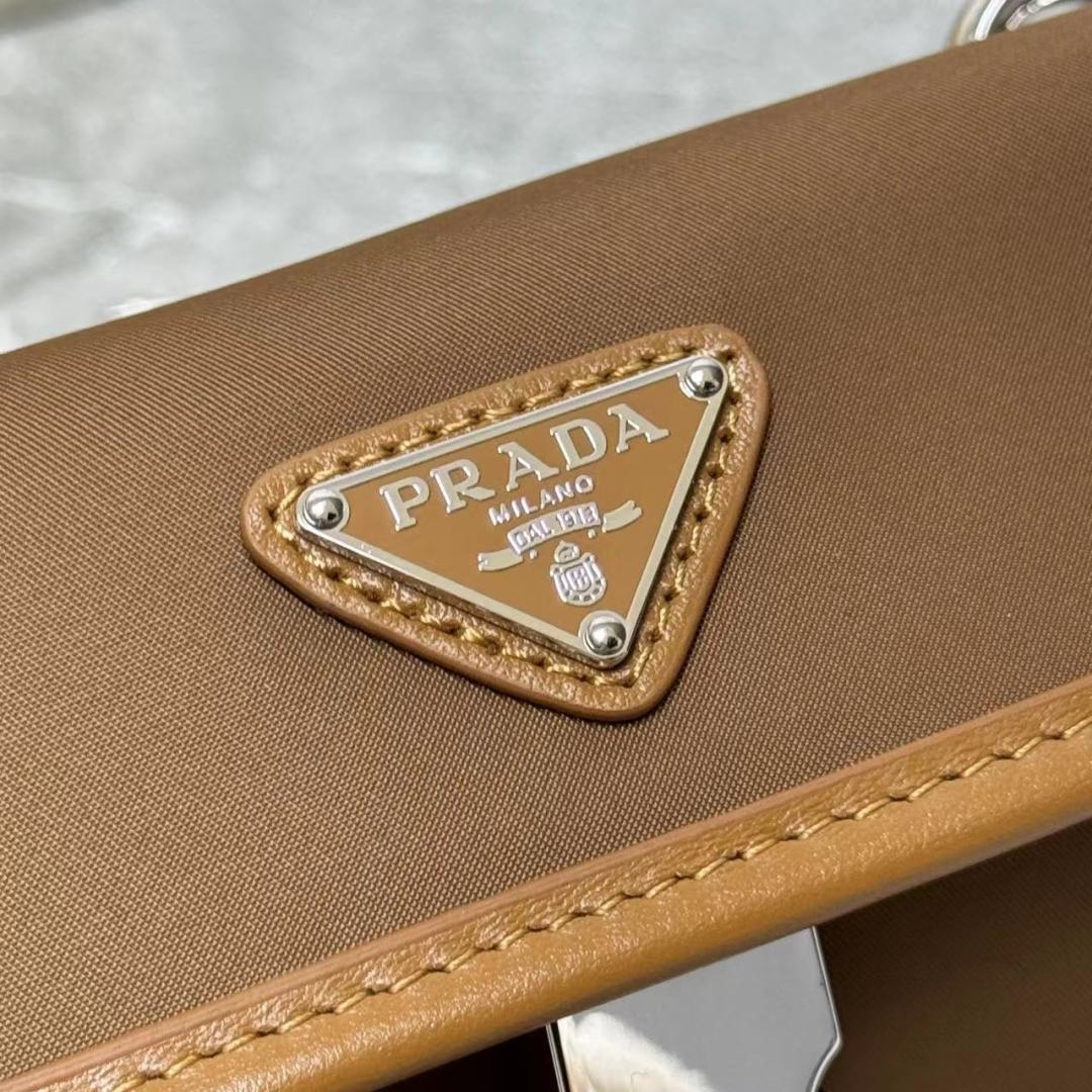 Prada Mini Messenger Bag, Stylish and Versatile, 18x12.5x2cm Brown 4 cmp i1742627342885 7334 0 2