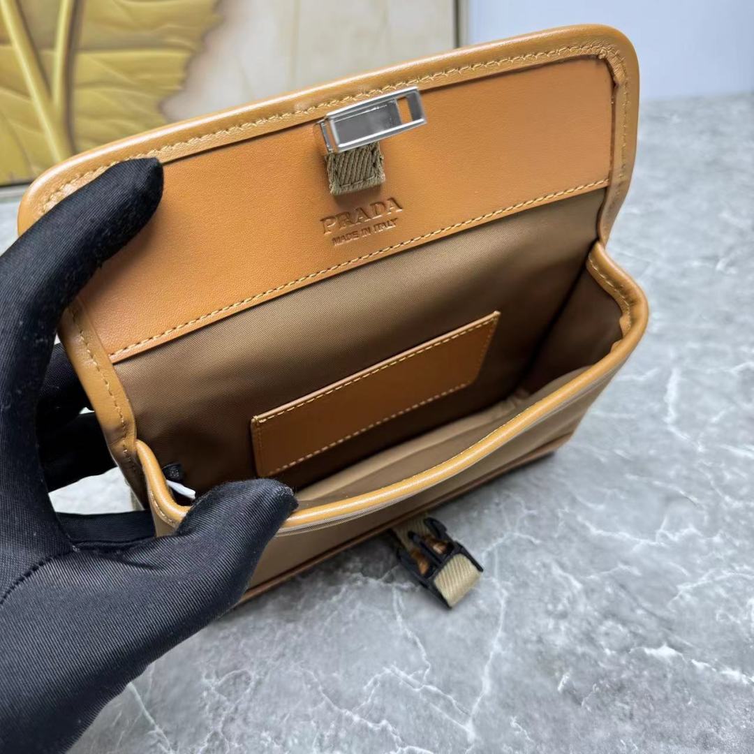 Prada Mini Messenger Bag, Stylish and Versatile, 18x12.5x2cm Brown 10 cmp i1742627343441 4767 0 8