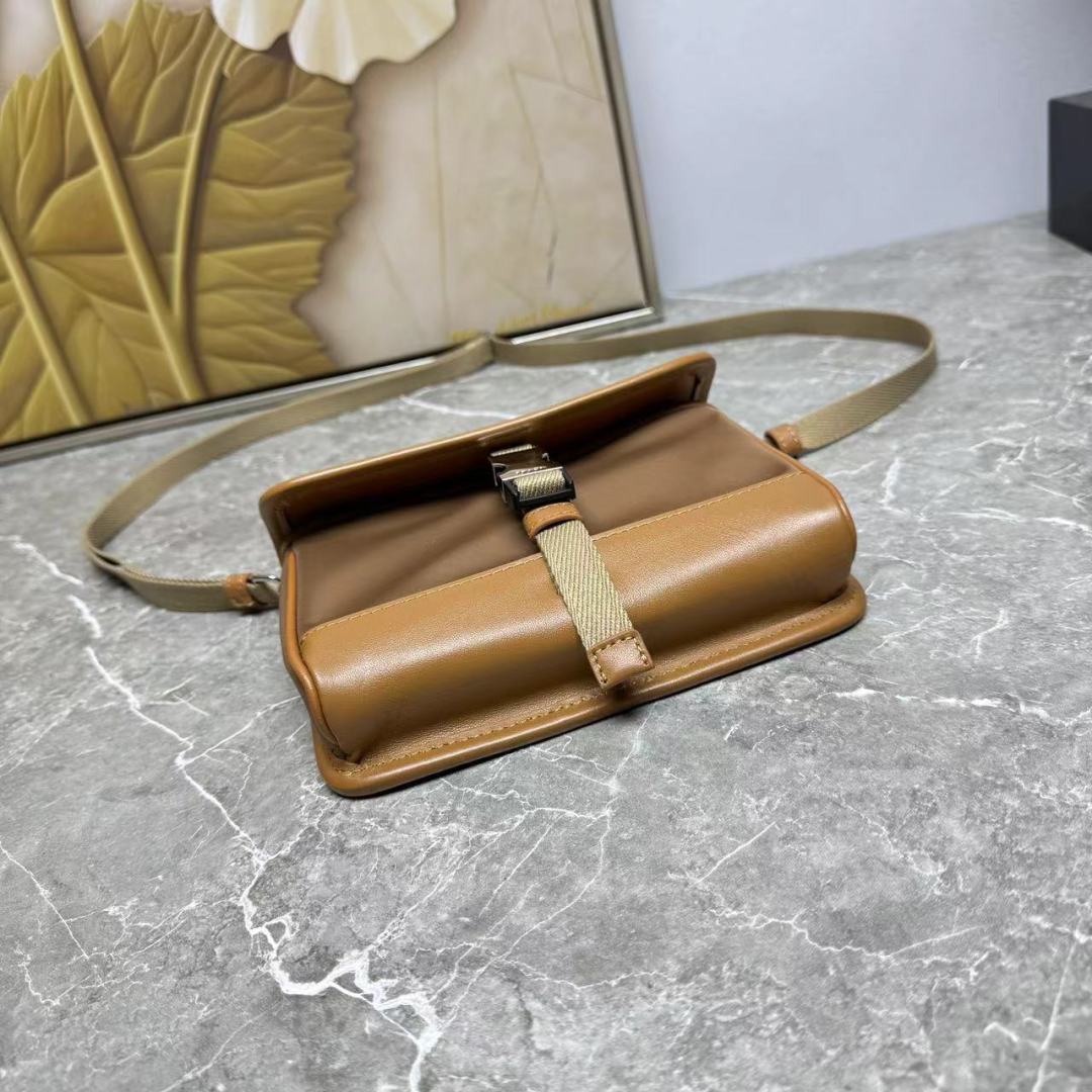 Prada Mini Messenger Bag, Stylish and Versatile, 18x12.5x2cm Brown 8 cmp i1742627343442 2798 0 6