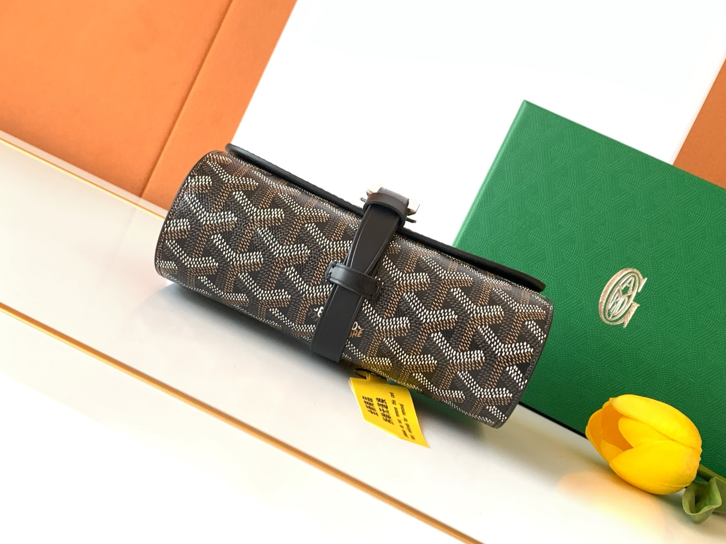 Goyard 2只装腕表盒腕表盒采用皮革和 GOYARDINE 帆布制成 灵感源于19世纪和20世纪特有的旅行艺术