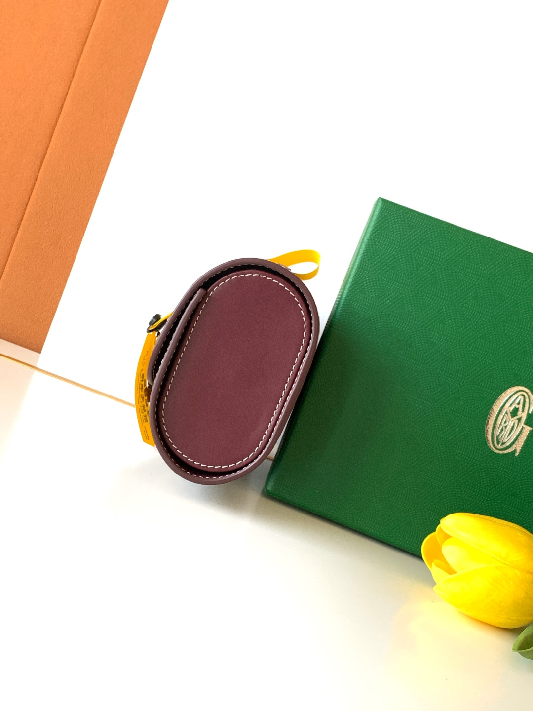 Goyard 2只装腕表盒腕表盒采用皮革和 GOYARDINE 帆布制成 灵感源于19世纪和20世纪特有的旅行艺术