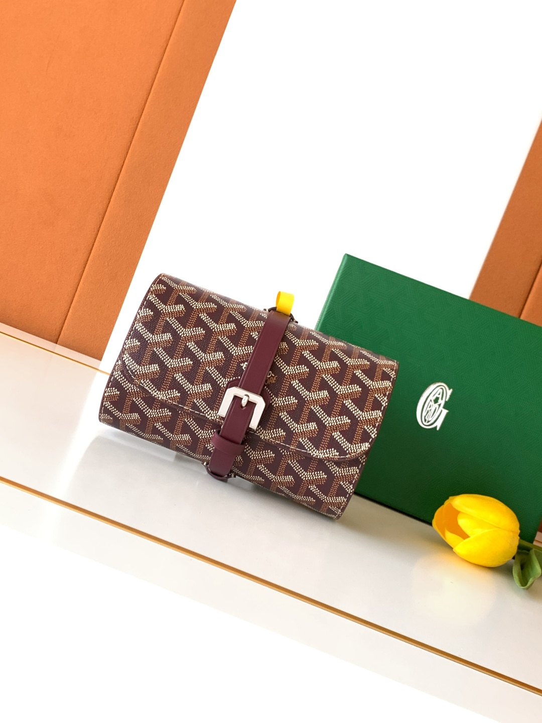 Goyard 2只装腕表盒腕表盒采用皮革和 GOYARDINE 帆布制成 灵感源于19世纪和20世纪特有的旅行艺术