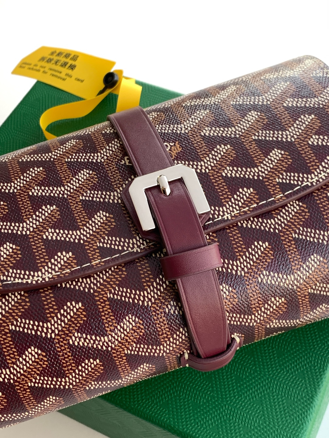 Goyard 2只装腕表盒腕表盒采用皮革和 GOYARDINE 帆布制成 灵感源于19世纪和20世纪特有的旅行艺术