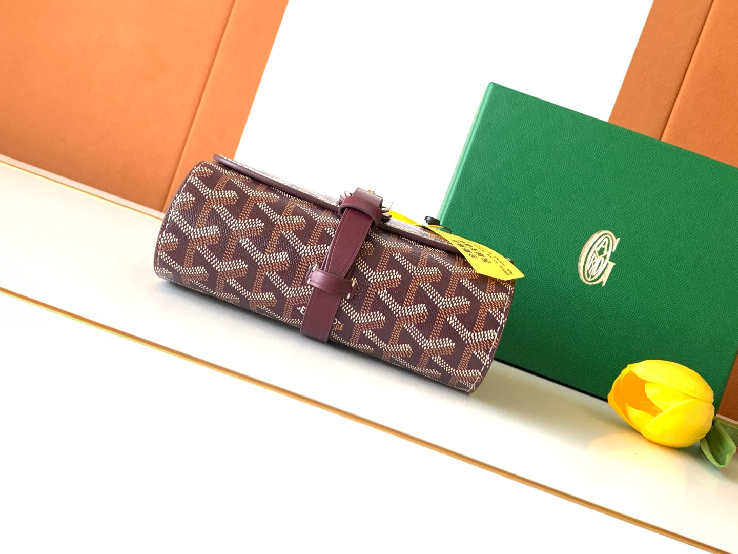 Goyard 2只装腕表盒腕表盒采用皮革和 GOYARDINE 帆布制成 灵感源于19世纪和20世纪特有的旅行艺术