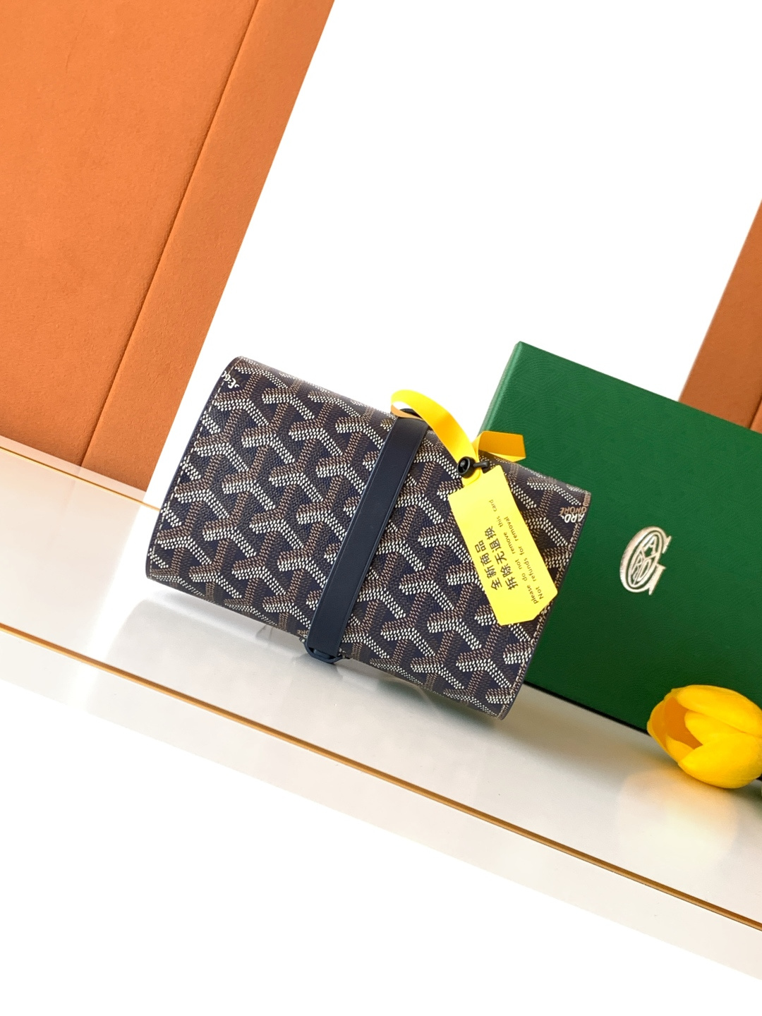 Goyard 2只装腕表盒腕表盒采用皮革和 GOYARDINE 帆布制成 灵感源于19世纪和20世纪特有的旅行艺术