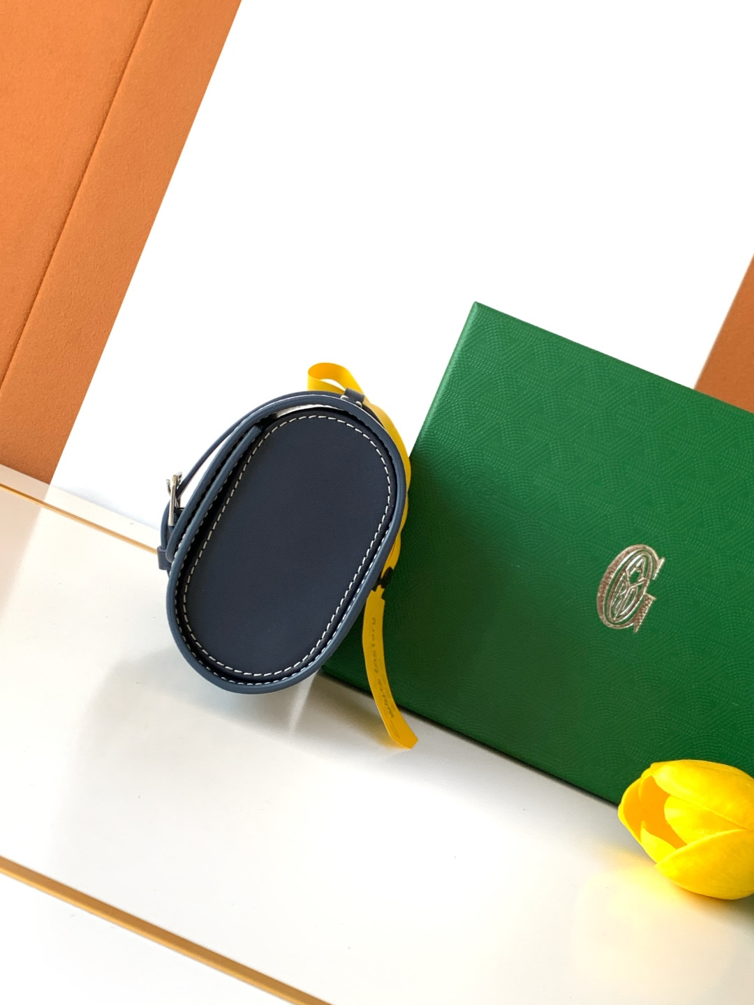 Goyard 2只装腕表盒腕表盒采用皮革和 GOYARDINE 帆布制成 灵感源于19世纪和20世纪特有的旅行艺术