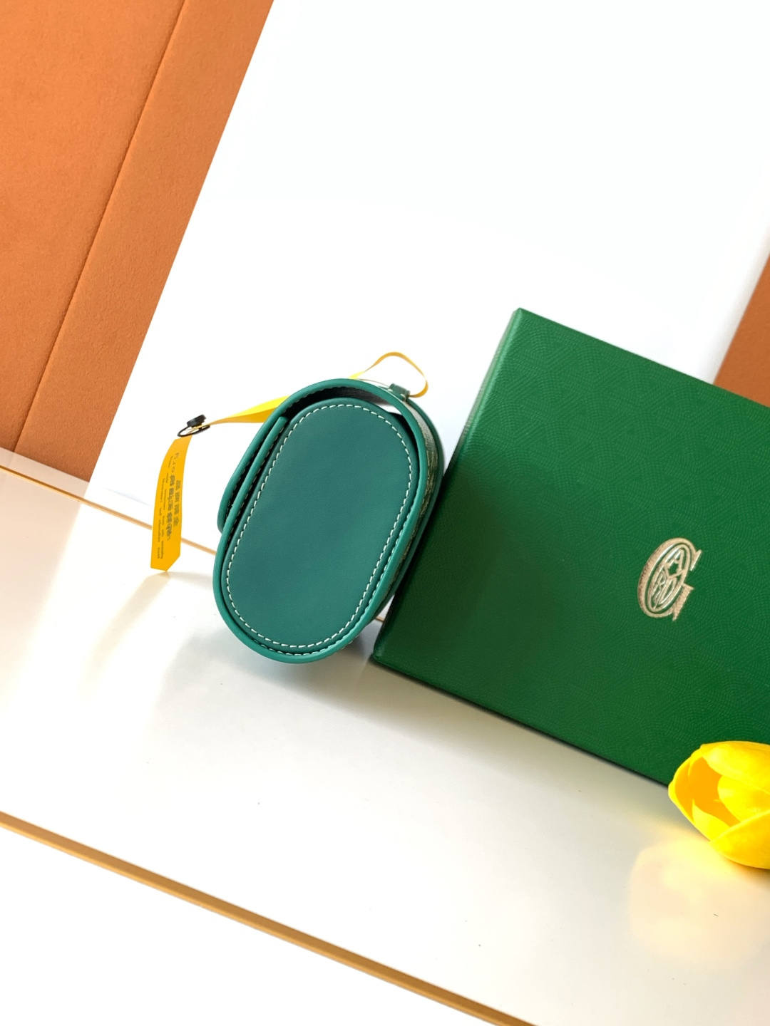 Goyard 2只装腕表盒腕表盒采用皮革和 GOYARDINE 帆布制成 灵感源于19世纪和20世纪特有的旅行艺术