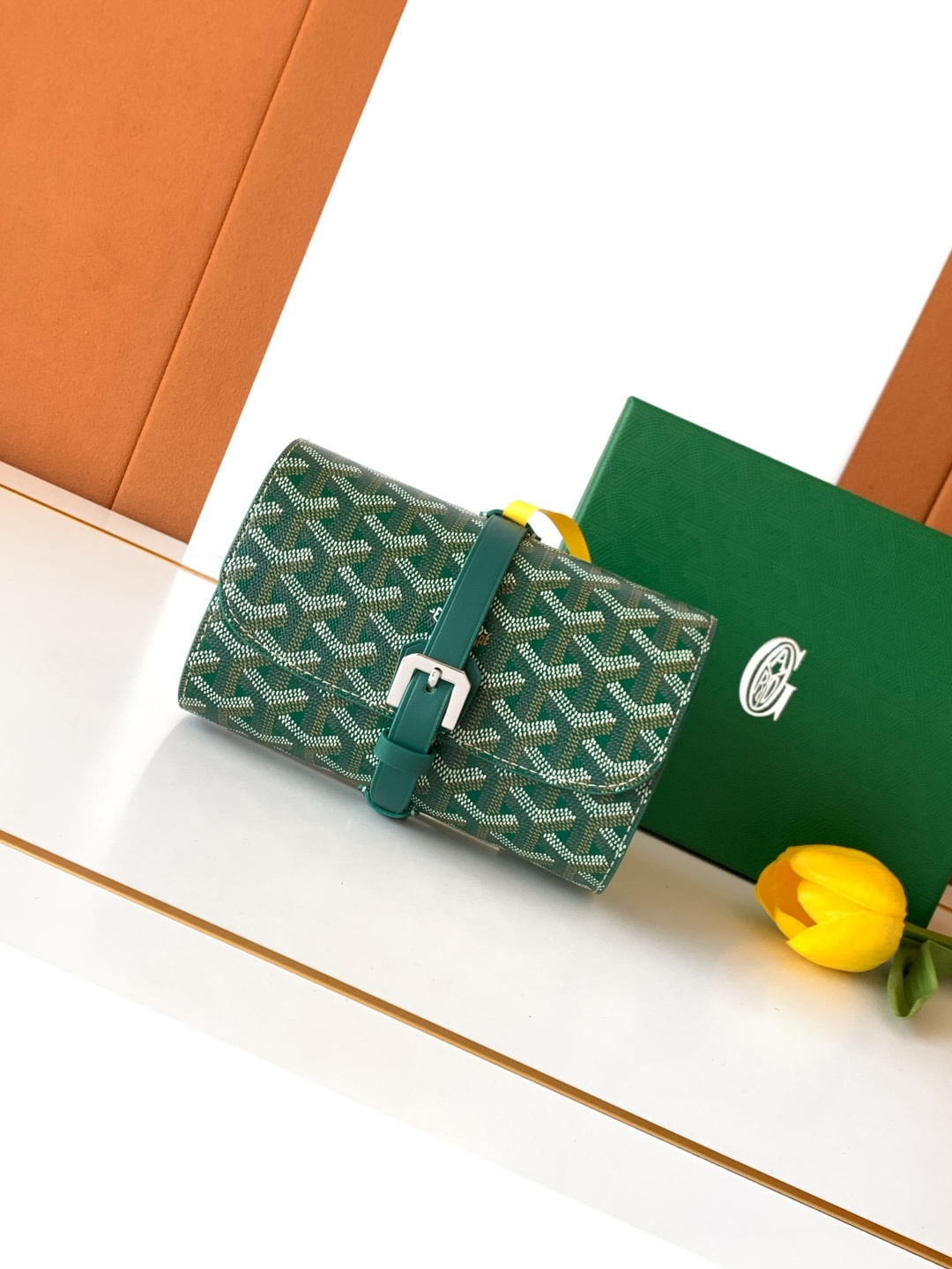 Goyard 2只装腕表盒腕表盒采用皮革和 GOYARDINE 帆布制成 灵感源于19世纪和20世纪特有的旅行艺术