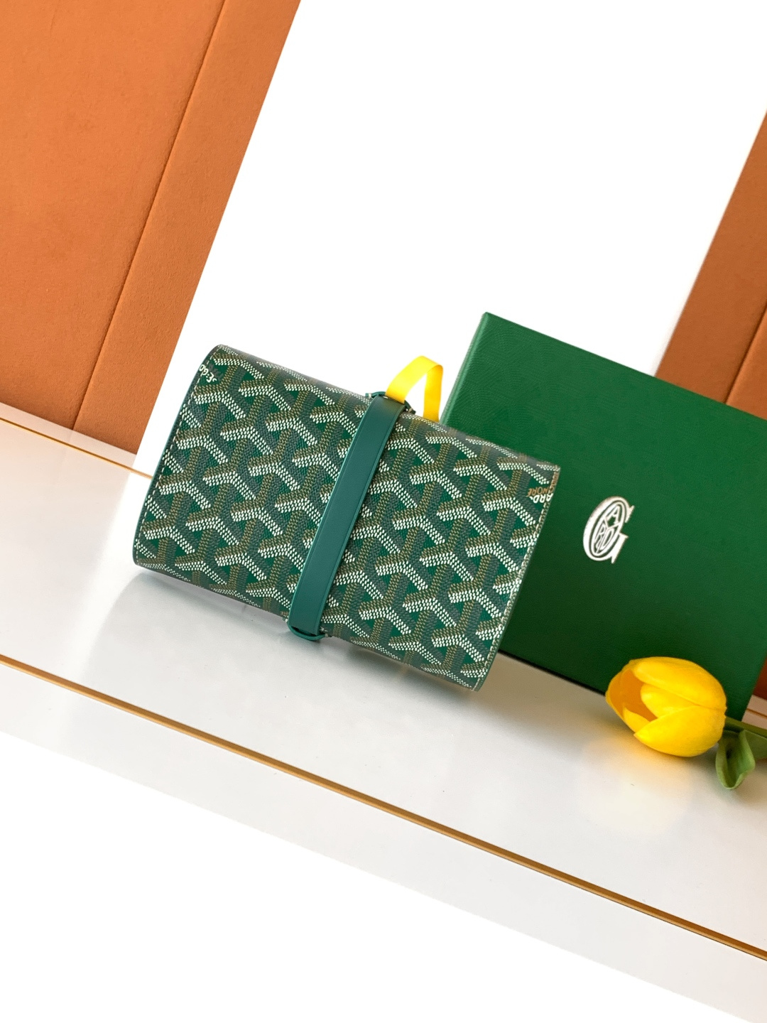 Goyard 2只装腕表盒腕表盒采用皮革和 GOYARDINE 帆布制成 灵感源于19世纪和20世纪特有的旅行艺术
