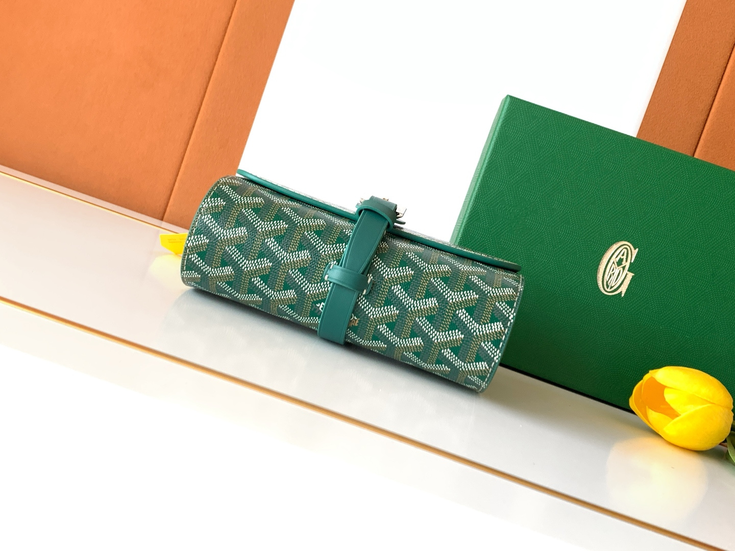 Goyard 2只装腕表盒腕表盒采用皮革和 GOYARDINE 帆布制成 灵感源于19世纪和20世纪特有的旅行艺术