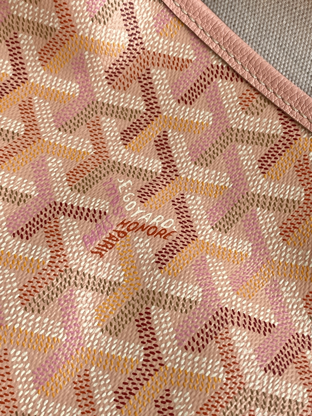 Goyard 这款2026年限量版SAINT LOUIS大号包袋 采用限定四季炫彩GOYARDINE帆布打造