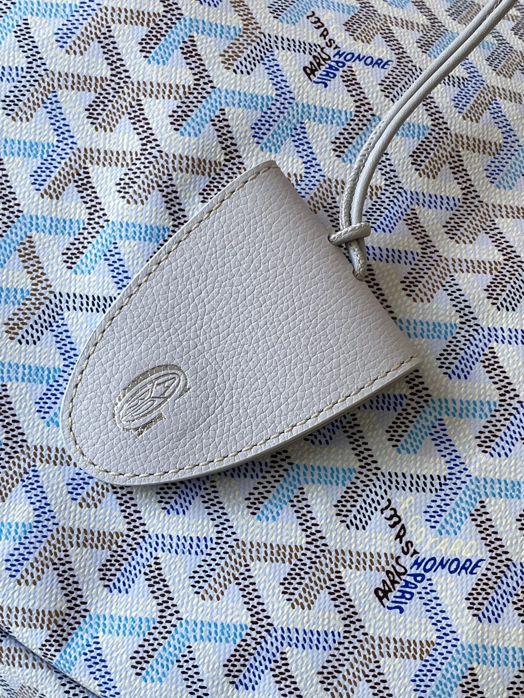 Goyard 这款2026年限量版SAINT LOUIS大号包袋 采用限定四季炫彩GOYARDINE帆布打造