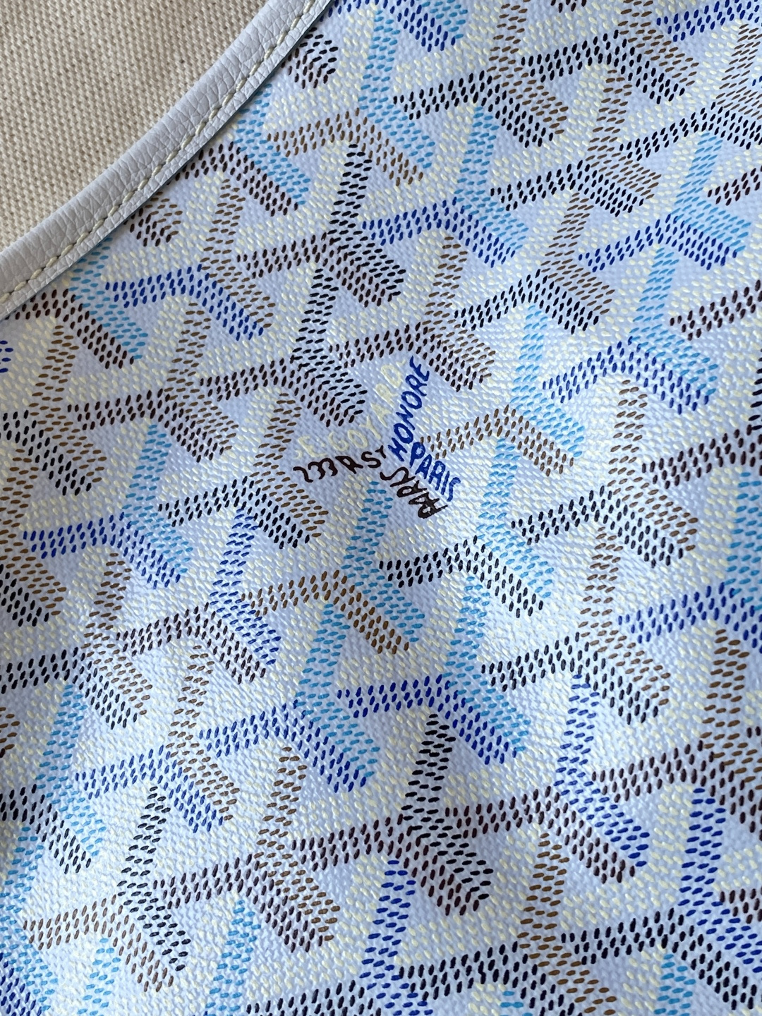 Goyard 这款2026年限量版SAINT LOUIS大号包袋 采用限定四季炫彩GOYARDINE帆布打造
