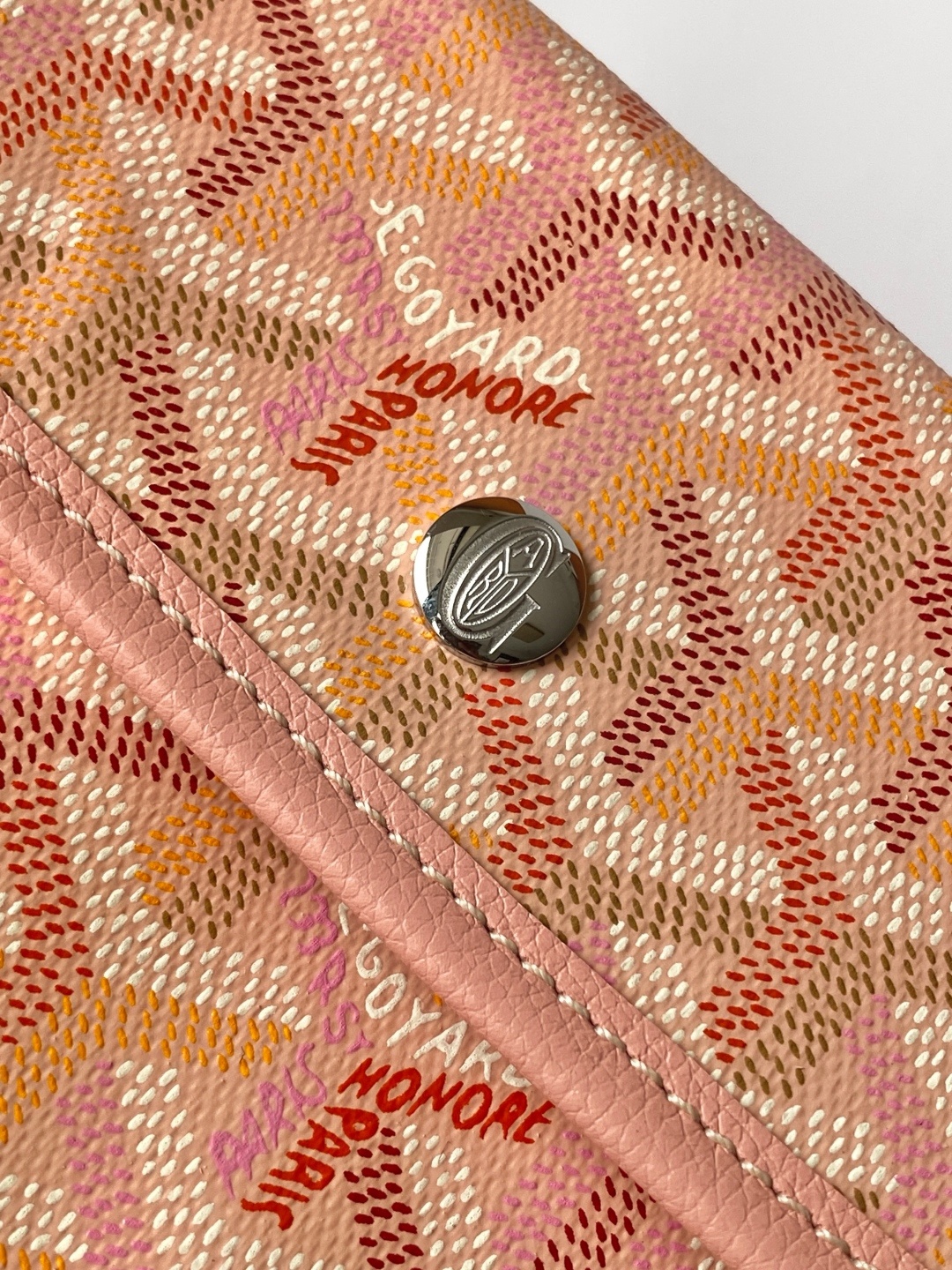 Goyard 这款2026年限量版 SAINT LOUIS 小号包袋 采用限定四季炫彩 GOYARINE 帆布打造