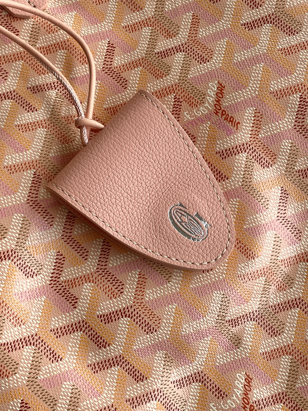 Goyard 这款2026年限量版 SAINT LOUIS 小号包袋 采用限定四季炫彩 GOYARINE 帆布打造