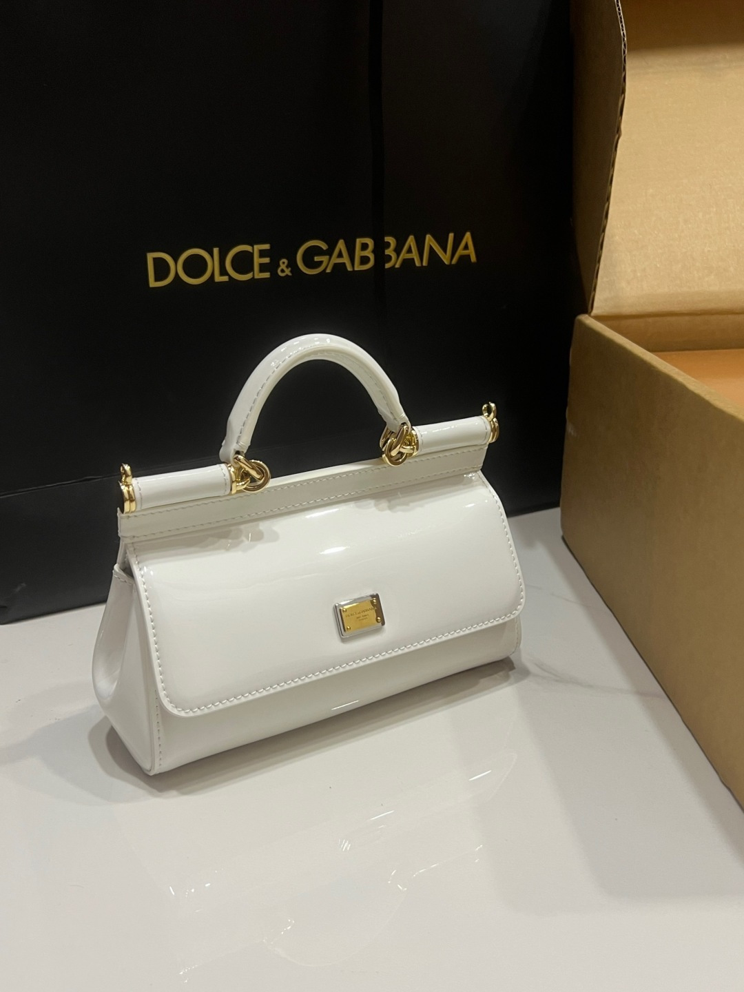 Белая кожаная сумка с ручкой и съемной лямкой Dolce & Gabbana