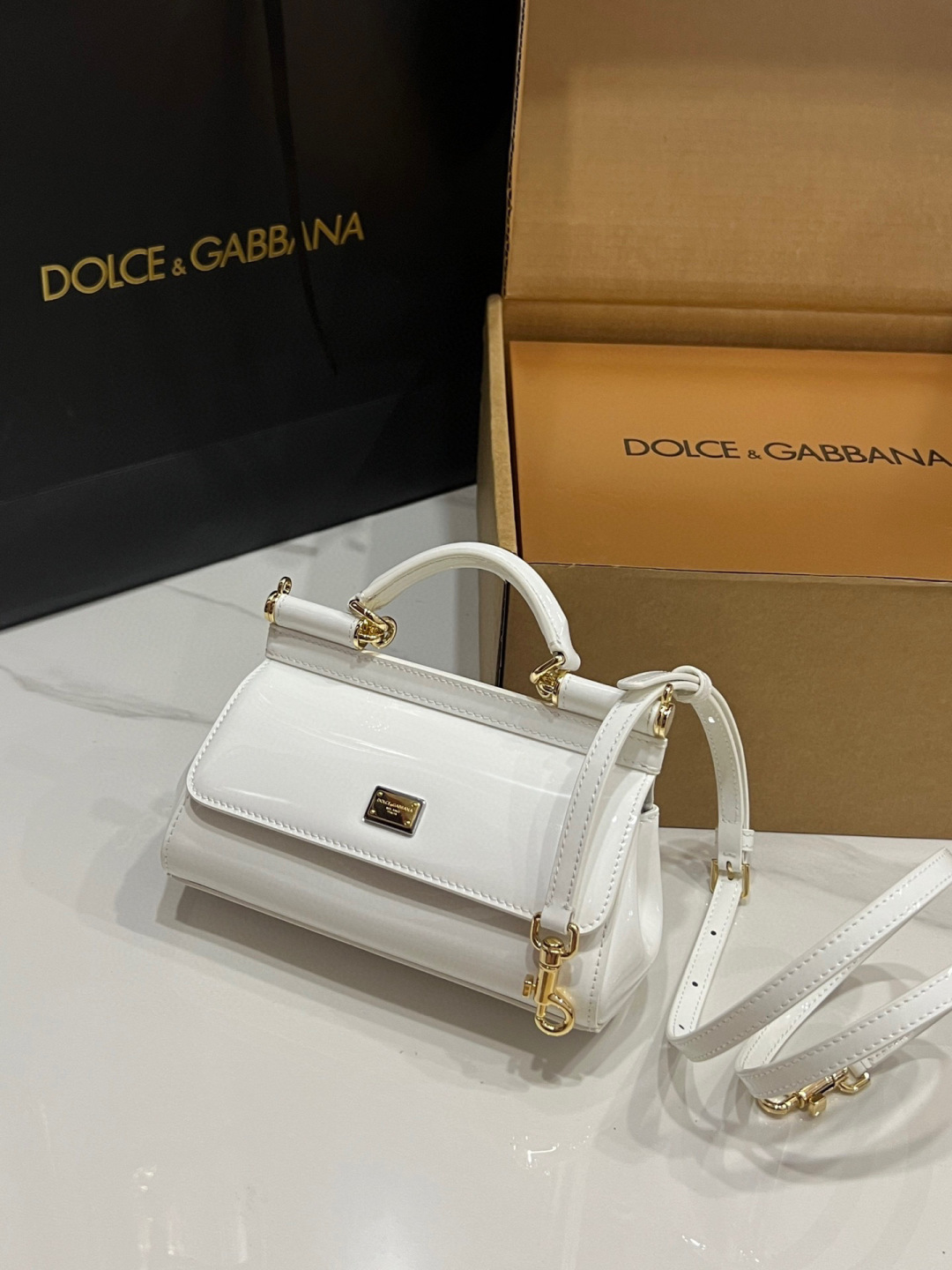 Белая кожаная сумка с ручкой и съемной лямкой Dolce & Gabbana
