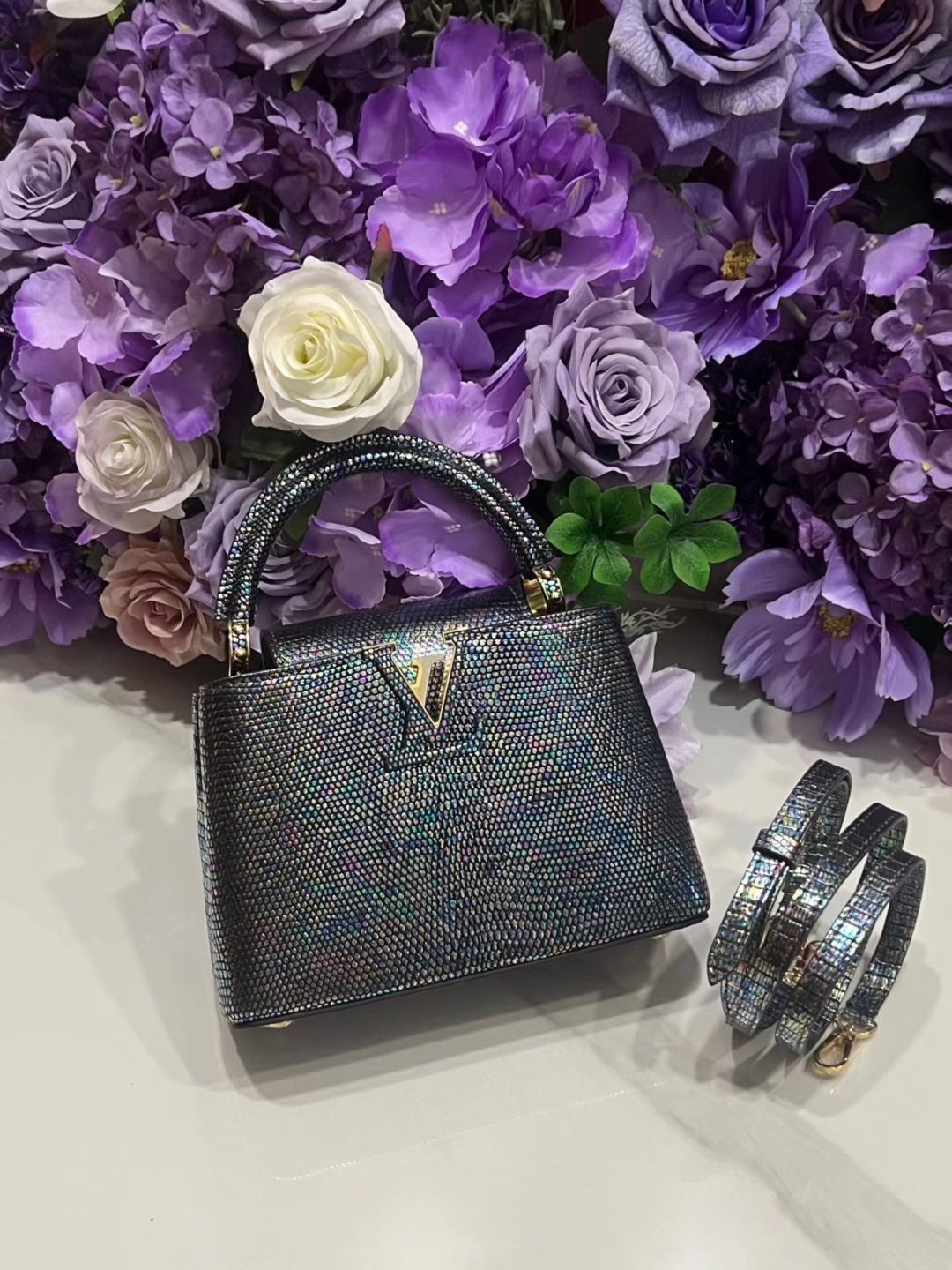 NO:713940,Beautiful and greasy~ lv lizard skin is simple and elegant. How can you not be moved by having something you like and you will have a good mood? Rare animal skins each have its own unique charm. Available in stock. Hermes, Hermes, Louis Vuitton, Hermes,19860909美腻～ lv蜥蜴皮简约大气,怎能不心动拥有喜爱的东西,就会拥美好的心情稀有动物皮每只都有它的独特魅力现货供应,爱马仕,hermes,louis vuitton,Hermes,,Bag