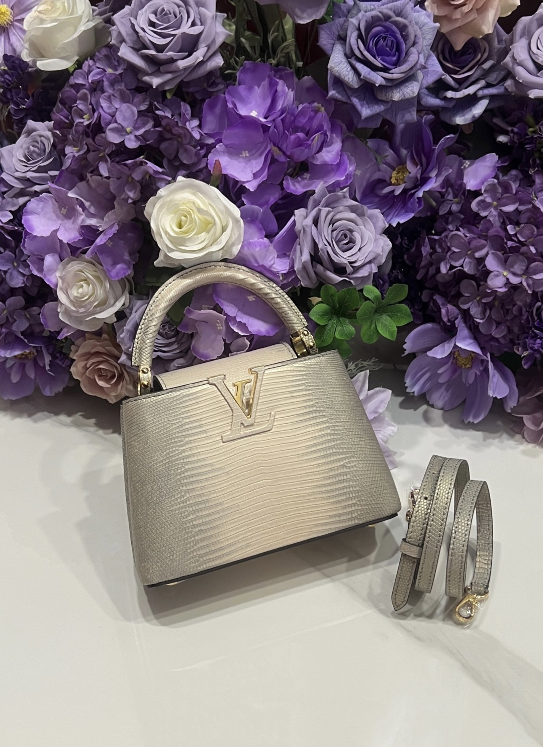 NO:713944,Beautiful and greasy~ lv lizard skin is simple and elegant. How can you not be moved by having something you like and you will have a good mood? Rare animal skins each have its own unique charm. Available in stock. Hermes, Hermes, Louis Vuitton, Hermes,19860909美腻～ lv蜥蜴皮简约大气,怎能不心动拥有喜爱的东西,就会拥美好的心情稀有动物皮每只都有它的独特魅力现货供应,爱马仕,hermes,louis vuitton,Hermes,,Bag