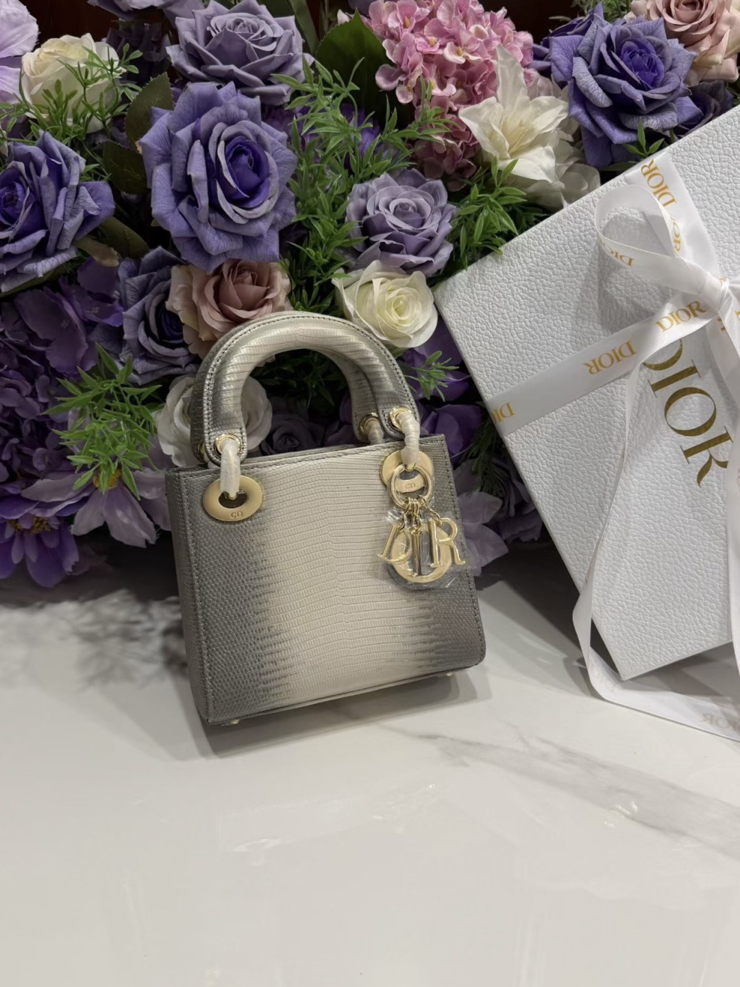 NO:717826,Lizard skin Dior three-compartment Princess Diana bag with buckle is ready to move. Simple and elegant, how can you not be tempted? Every girl has her own unique charm. Ready supply, dior, Hermes,19860909蜥蜴皮 Dior三格戴妃包 普扣 蠢蠢欲动简约大气,怎能不心动每个女生都有它的独特魅力现货供应,,dior,Hermes,,Bag