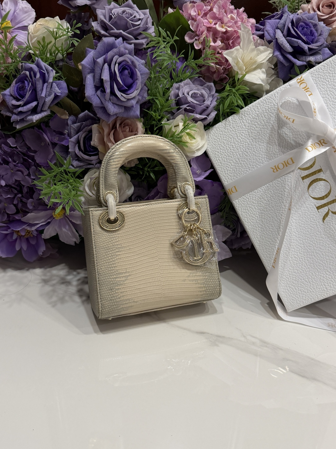 NO:717808,Lizard skin Dior three-compartment Princess Diana bag with diamond buckle, ready to move, simple and elegant, how can you not be tempted? Every girl has her own unique charm, available in stock, dior, Hermes,19860909蜥蜴皮 Dior三格戴妃包 钻扣 蠢蠢欲动简约大气,怎能不心动每个女生都有它的独特魅力现货供应,,dior,Hermes,,Bag