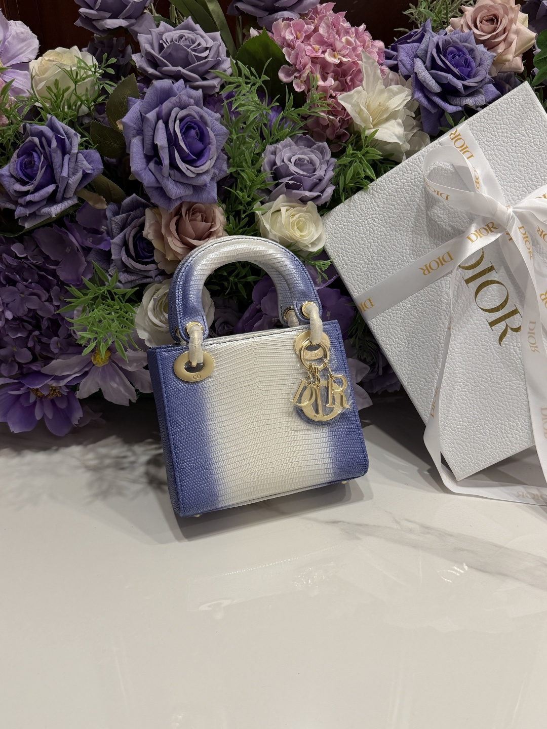 NO:717811,Lizard skin Dior three-compartment Princess Diana bag with buckle is ready to move. Simple and elegant, how can you not be tempted? Every girl has her own unique charm. Ready supply, dior, Hermes,19860909蜥蜴皮 Dior三格戴妃包 普扣 蠢蠢欲动简约大气,怎能不心动每个女生都有它的独特魅力现货供应,,dior,Hermes,,Bag