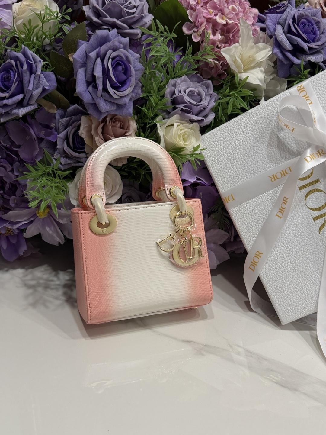 NO:717816,Lizard skin Dior three-compartment Princess Diana bag with buckle is ready to move. Simple and elegant, how can you not be tempted? Every girl has her own unique charm. Ready supply, dior, Hermes,19860909蜥蜴皮 Dior三格戴妃包 普扣 蠢蠢欲动简约大气,怎能不心动每个女生都有它的独特魅力现货供应,,dior,Hermes,,Bag