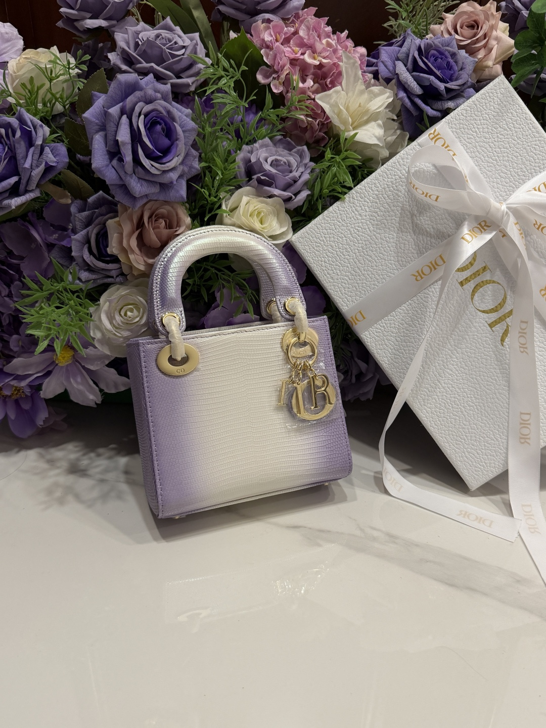 NO:717823,Lizard skin Dior three-compartment Princess Diana bag with buckle is ready to move. Simple and elegant, how can you not be tempted? Every girl has her own unique charm. Ready supply, dior, Hermes,19860909蜥蜴皮 Dior三格戴妃包 普扣 蠢蠢欲动简约大气,怎能不心动每个女生都有它的独特魅力现货供应,,dior,Hermes,,Bag