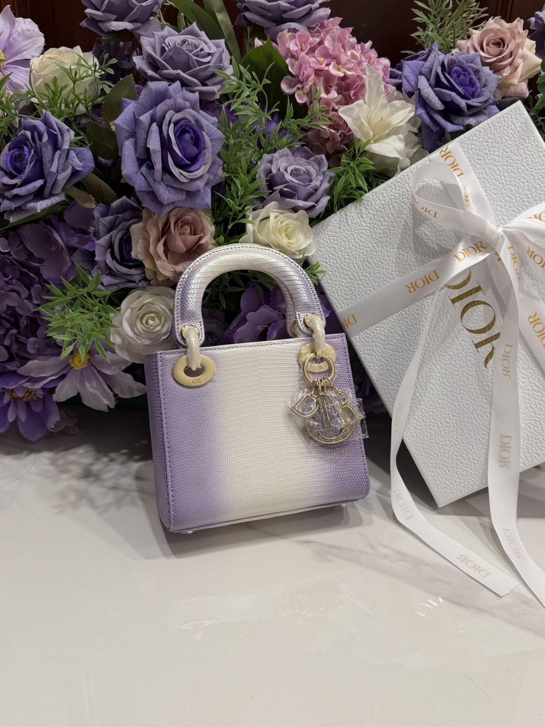 NO:717825,Lizard skin Dior three-compartment Princess Diana bag with diamond buckle, ready to move, simple and elegant, how can you not be tempted? Every girl has her own unique charm, available in stock, dior, Hermes,19860909蜥蜴皮 Dior三格戴妃包 钻扣 蠢蠢欲动简约大气,怎能不心动每个女生都有它的独特魅力现货供应,,dior,Hermes,,Bag