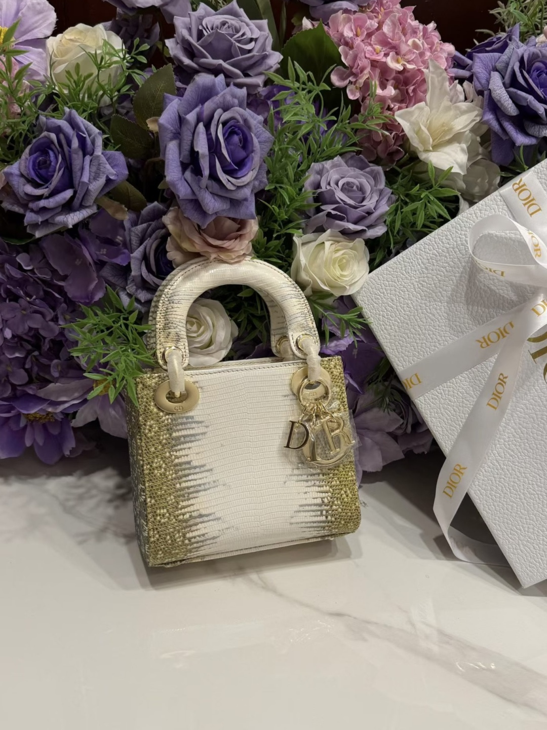 NO:717830,Lizard skin Dior three-compartment Princess Diana bag with buckle is ready to move. Simple and elegant, how can you not be tempted? Every girl has her own unique charm. Ready supply, dior, Hermes,19860909蜥蜴皮 Dior三格戴妃包 普扣 蠢蠢欲动简约大气,怎能不心动每个女生都有它的独特魅力现货供应,,dior,Hermes,,Bag