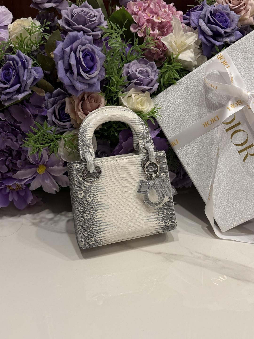 NO:717832,Lizard skin Dior three-compartment Princess Diana bag with diamond buckle, ready to move, simple and elegant, how can you not be tempted? Every girl has her own unique charm, available in stock, dior, Hermes,19860909蜥蜴皮 Dior三格戴妃包 钻扣 蠢蠢欲动简约大气,怎能不心动每个女生都有它的独特魅力现货供应,,dior,Hermes,,Bag