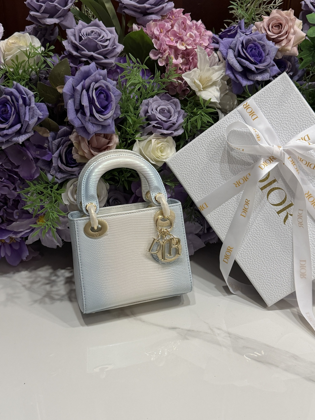 NO:717834,Lizard skin Dior three-compartment Princess Diana bag with buckle is ready to move. Simple and elegant, how can you not be tempted? Every girl has her own unique charm. Ready supply, dior, Hermes,19860909蜥蜴皮 Dior三格戴妃包 普扣 蠢蠢欲动简约大气,怎能不心动每个女生都有它的独特魅力现货供应,,dior,Hermes,,Bag