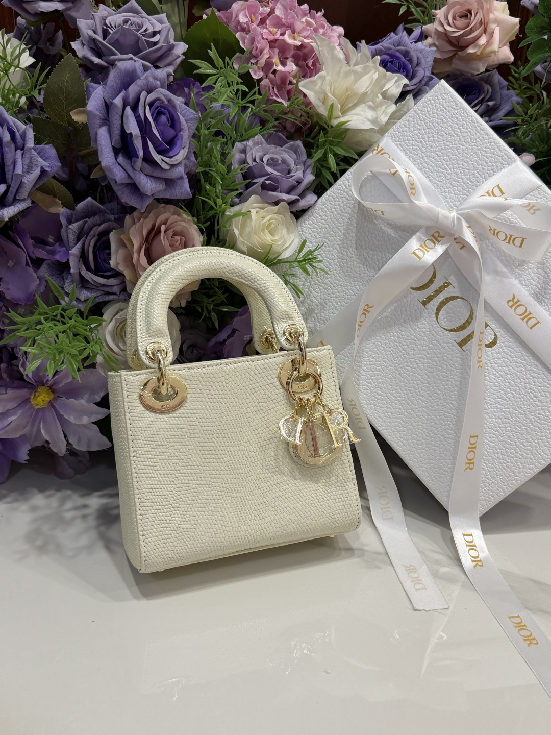 NO:717840,Lizard skin Dior three-compartment Princess Diana bag with buckle is ready to move. Simple and elegant, how can you not be tempted? Every girl has her own unique charm. Ready supply, dior, Hermes,19860909蜥蜴皮 Dior三格戴妃包 普扣 蠢蠢欲动简约大气,怎能不心动每个女生都有它的独特魅力现货供应,,dior,Hermes,,Bag