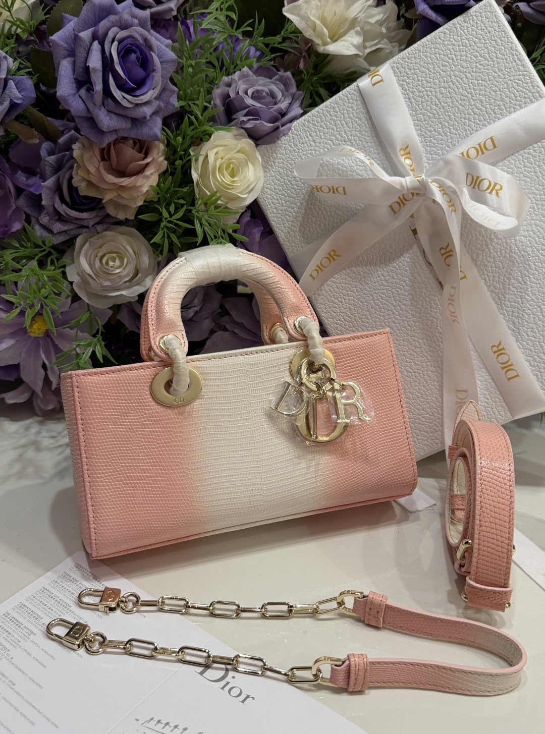 NO:717815,Absolutely beautiful ~ Dior lady-d-joy medium-sized buckle, lizard skin ceiling-level must-have item for fairy sisters, noble and elegant, super beautiful ~ every girl deserves to have it. Available in stock Size 22cm, dior, Hermes,19860909绝美～ Dior lady-d-joy中号普扣,蜥蜴皮天花板级别仙女姐姐们必备单品,贵气优雅气质,超美腻～每个女生都值得拥有现货供应Size22cm,,dior,Hermes,,Bag